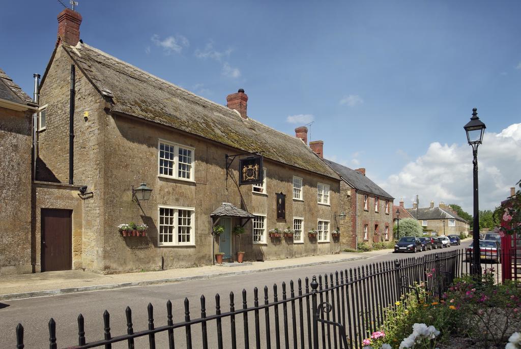 Lord Poulett Arms Hotel Bristol Buitenkant foto